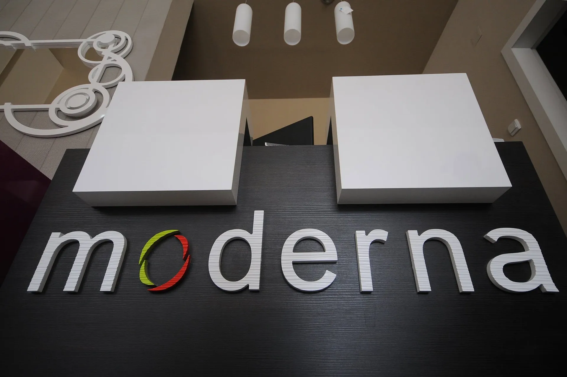 Custom furniture — Moderna, 40